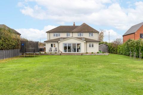 4 bedroom detached house for sale, New Road, Shefford SG17