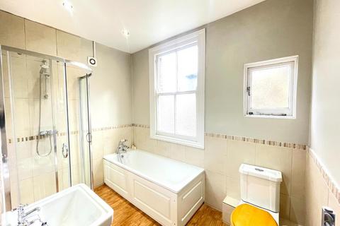 3 bedroom maisonette to rent, Badminton Road, Clapham, London, SW12