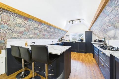 2 bedroom apartment for sale, Prominent position within Upper Clevedon