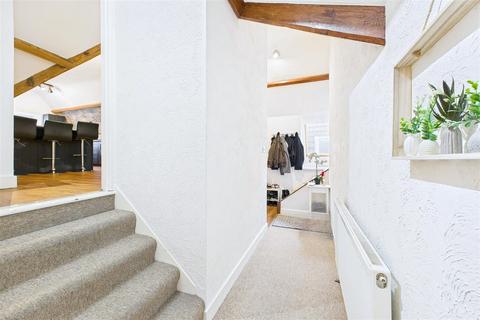 2 bedroom apartment for sale, Prominent position within Upper Clevedon