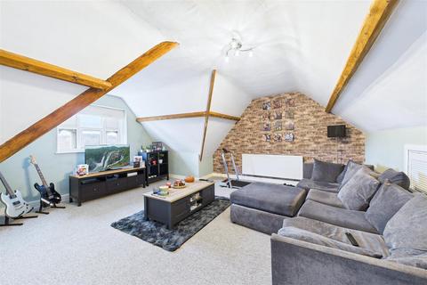 2 bedroom apartment for sale, Prominent position within Upper Clevedon