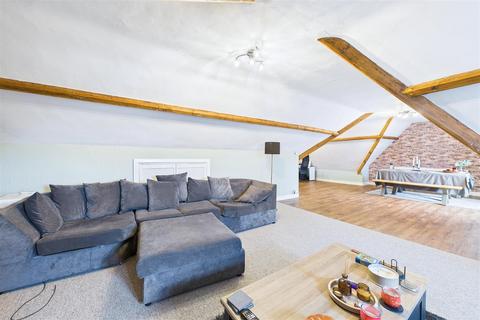 2 bedroom apartment for sale, Prominent position within Upper Clevedon