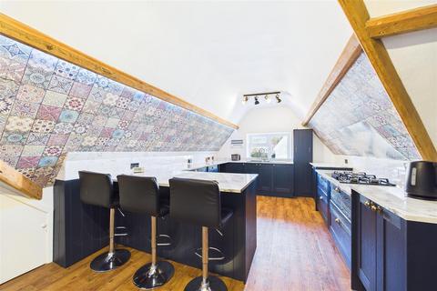 2 bedroom apartment for sale, Prominent position within Upper Clevedon