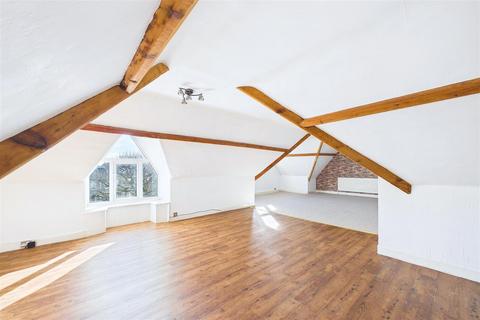 2 bedroom apartment for sale, Prominent position within Upper Clevedon