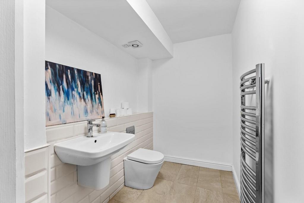 Cloakroom/wc
