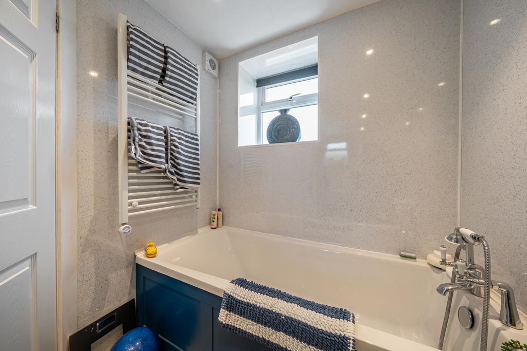 1375733-13-6909e8a936a7d