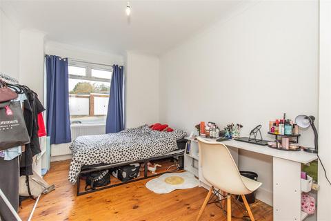 3 bedroom flat to rent, Milner Road, Brighton