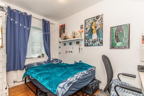 3 bedroom flat to rent, Milner Road, Brighton