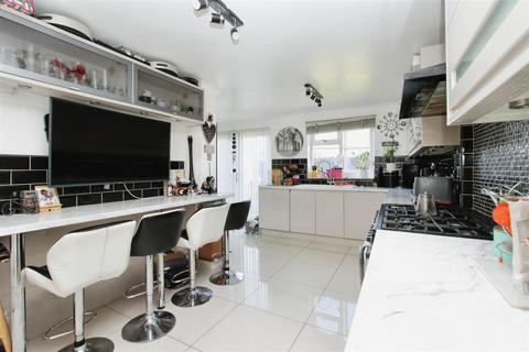 4 bedroom detached house for sale, Burkeston Close, Kemsley