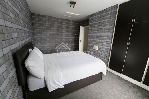 1 bedroom terraced house for sale, Bradford Road, Batley