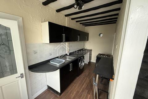 1 bedroom terraced house for sale, Bradford Road, Batley