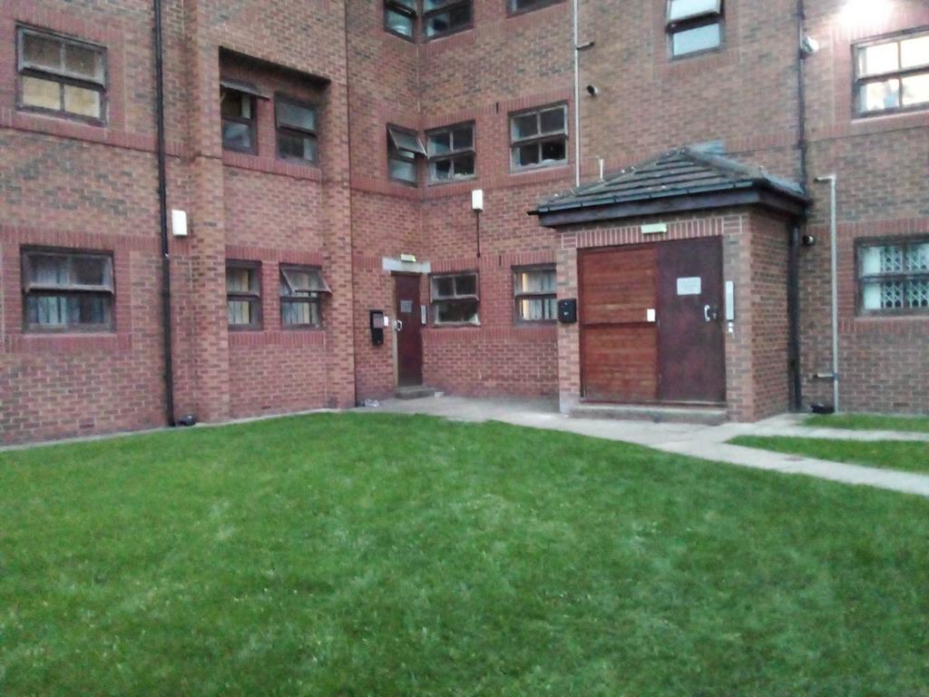Apartment in Leeds, West Yorkshire - View 2