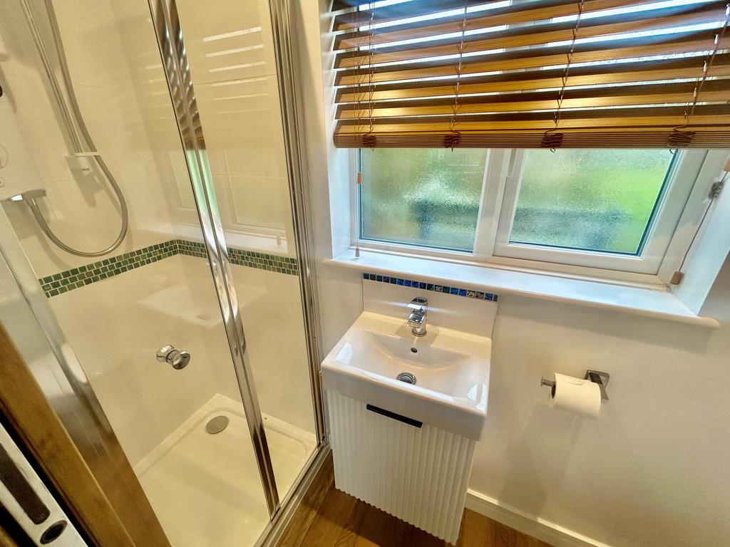 Bathroom High Salvin