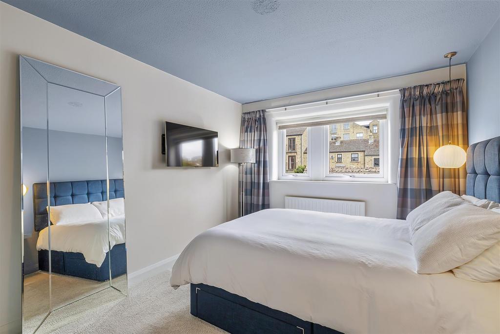 Bed 1 2.jpg