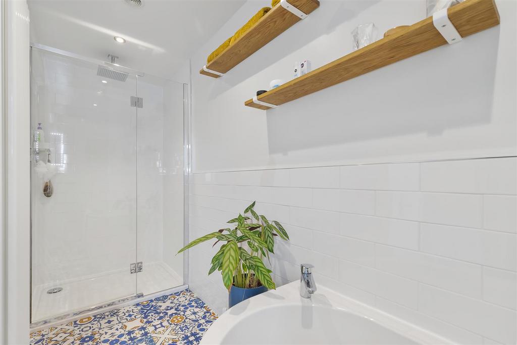 Bathroom 2.jpg