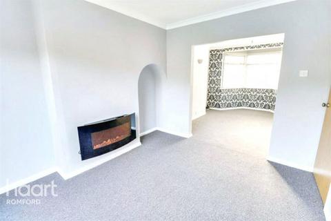 3 bedroom end of terrace house for sale, Eastbrook Drive, Romford, RM7 0YT