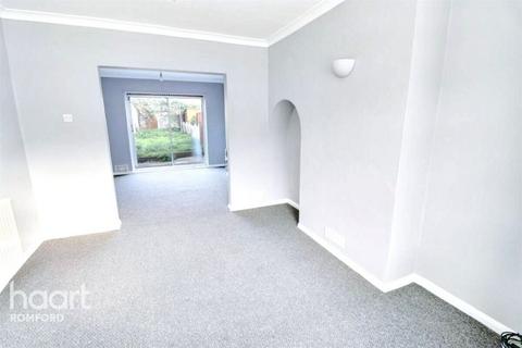 3 bedroom end of terrace house for sale, Eastbrook Drive, Romford, RM7 0YT