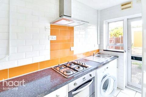 3 bedroom end of terrace house for sale, Eastbrook Drive, Romford, RM7 0YT