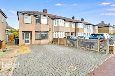 3 bedroom end of terrace house for sale, Eastbrook Drive, Romford, RM7 0YT