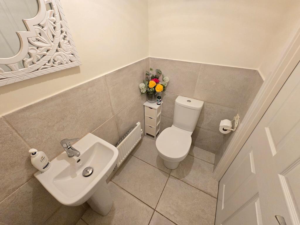 Cloakroom/wc