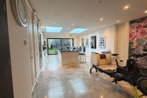 undefined, Empire Road, Perivale, UB6