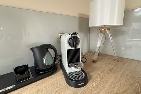 4 bedroom house of multiple occupation to rent, High Street East, Glossop SK13