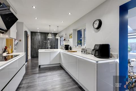 5 bedroom house for sale, Richmond Park Avenue, Liversedge WF15