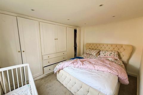 1 Almond Way, Bromley, BR2 8DR