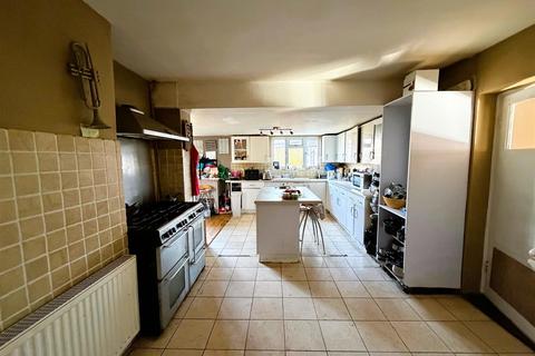 1 Almond Way, Bromley, BR2 8DR