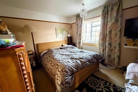 1 Almond Way, Bromley, BR2 8DR