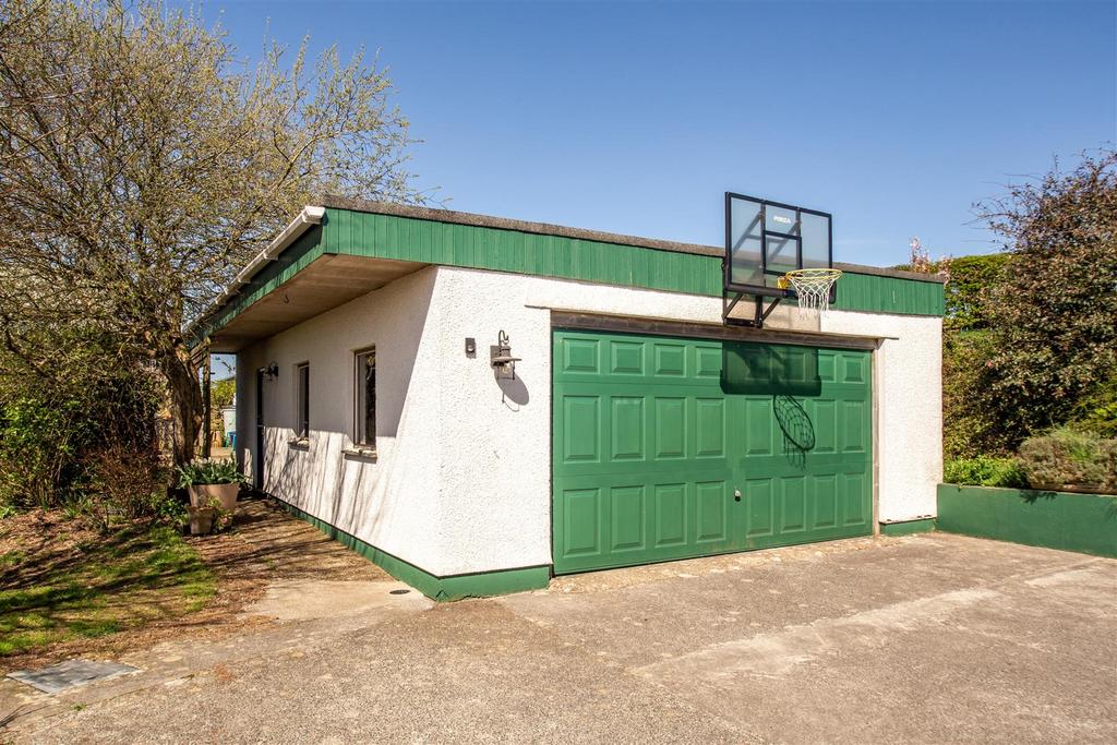 8641716-exterior17.jpg