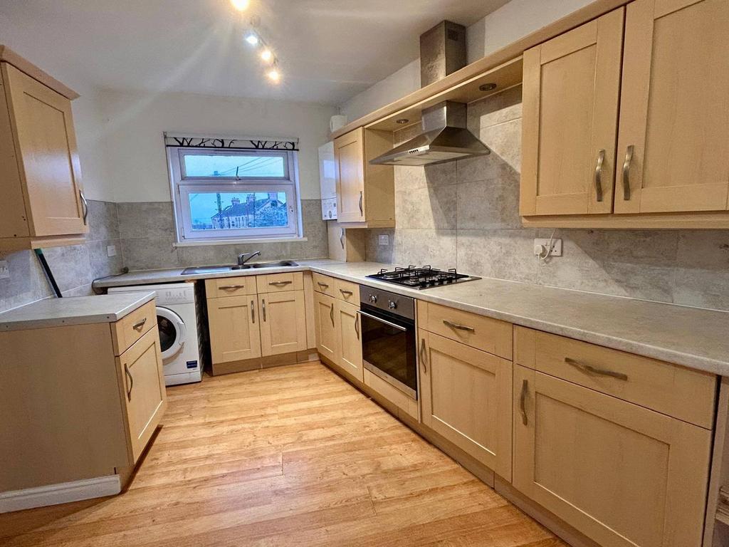 2 bed first floor flat to rent Enfield Street, Po