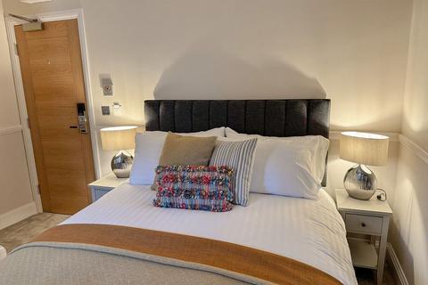 4 bedroom house of multiple occupation to rent, High Street East, Glossop SK13