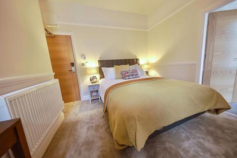 4 bedroom house of multiple occupation to rent, High Street East, Glossop SK13