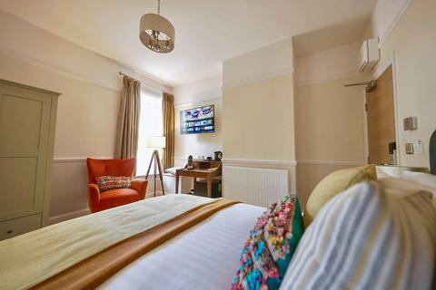 4 bedroom house of multiple occupation to rent, High Street East, Glossop SK13