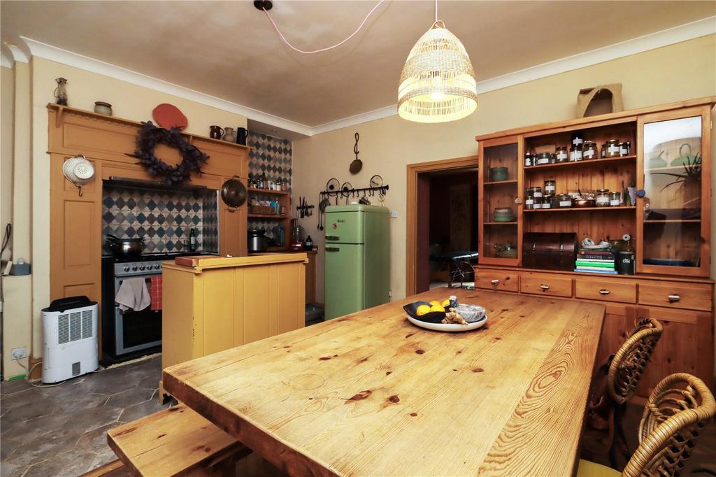 Kitchen Diner Pic 3