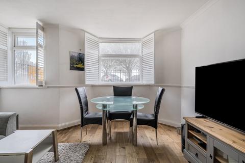 2 bedroom flat to rent, Clarence Parade, Southsea PO5