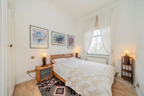 2 bedroom flat to rent, Redcliffe Square, London SW10