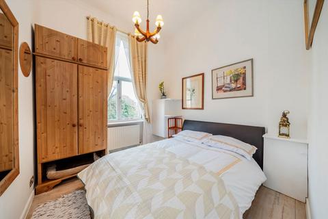2 bedroom flat to rent, Redcliffe Square, London SW10