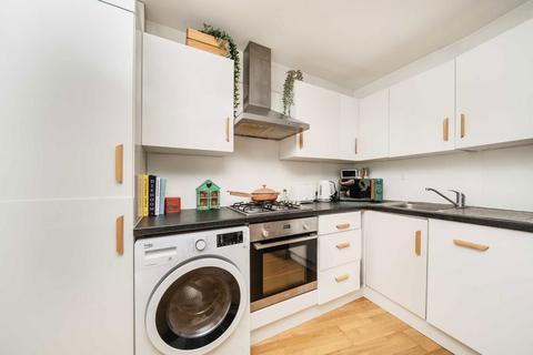 3 bedroom flat for sale, Cloister Road, London W3