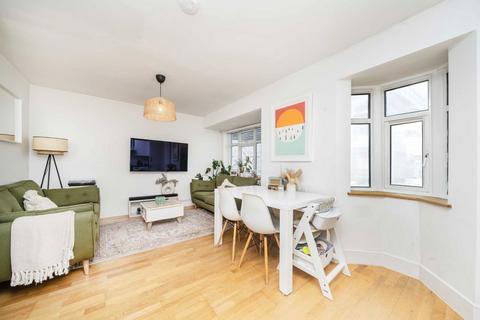 3 bedroom flat for sale, Cloister Road, London W3
