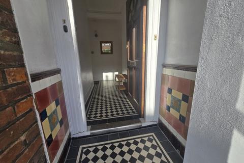 3 bedroom flat to rent, Langham Road, Tottenham N15