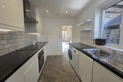 3 bedroom flat to rent, Langham Road, Tottenham N15