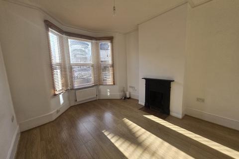 3 bedroom flat to rent, Langham Road, Tottenham N15