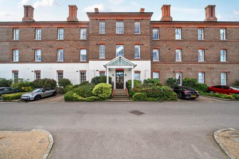 3 bedroom flat to rent, Gunners Row, Southsea