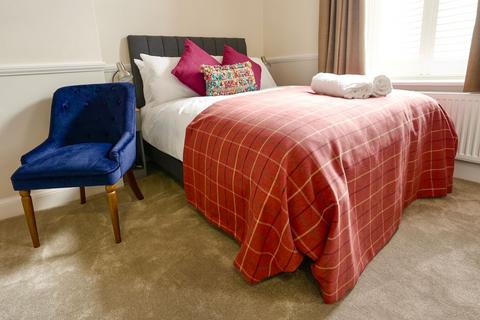 4 bedroom house of multiple occupation to rent, High Street East, Glossop SK13