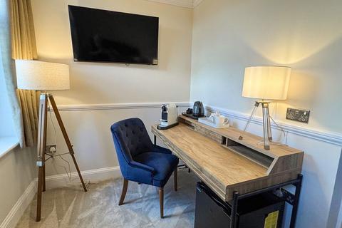 4 bedroom house of multiple occupation to rent, High Street East, Glossop SK13