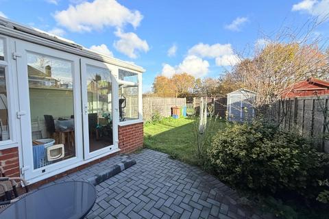 3 bedroom semi-detached house to rent, Farnborough