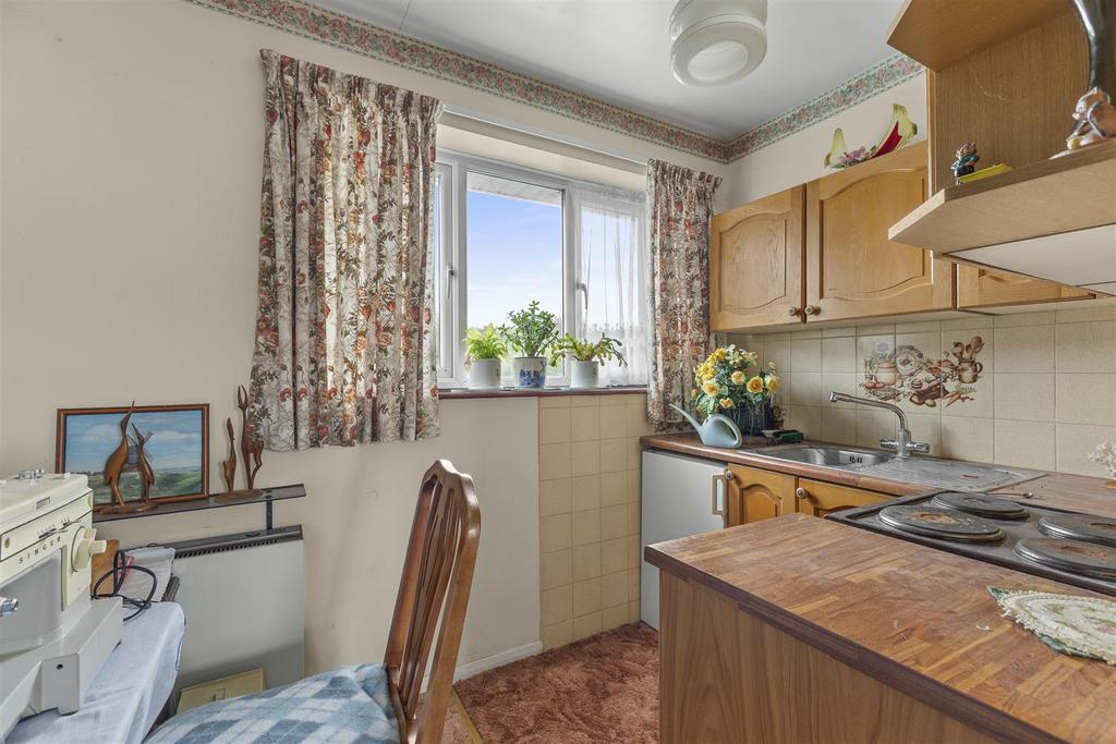 84 Totteridge Lane, HP13 7 PZ-5.jpg