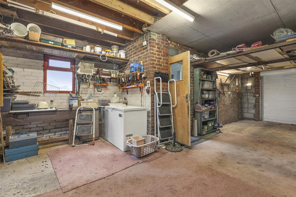84 Totteridge Lane, HP13 7 PZ-7.jpg